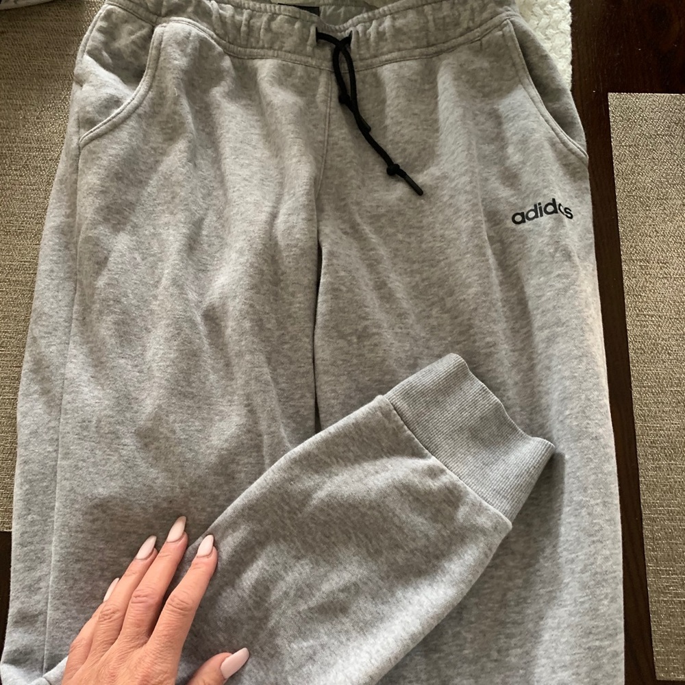 🤍🤍 Adidas Joggers, comfy and adorable